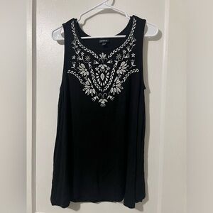⚡️5/$25⚡️Torrid Embroidered Tank